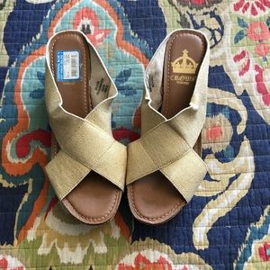 Crown Vintage, gold wedges, never been worn